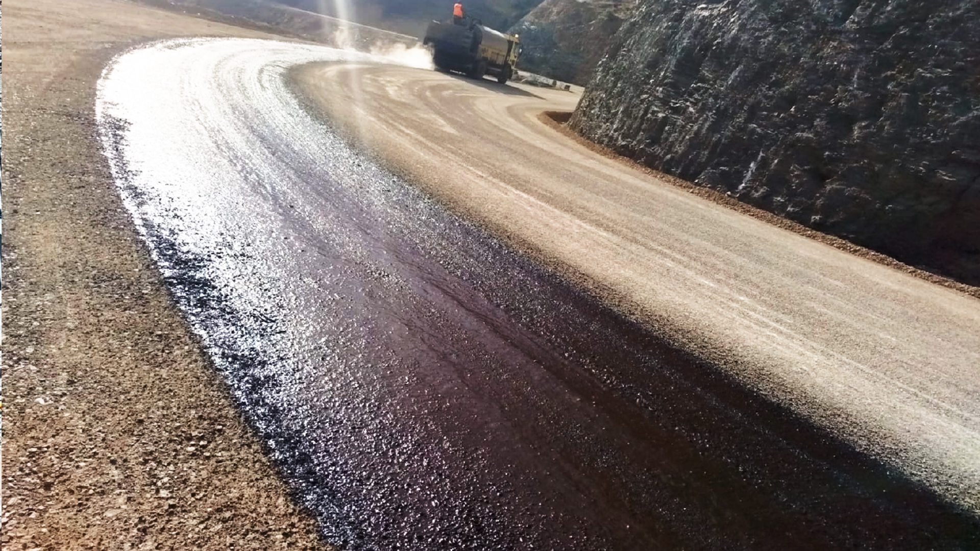 معرض الصور — إعادة بناء وتأهيل البنيات التحتية الطرقية في المناطق المتضررة من الزلزال